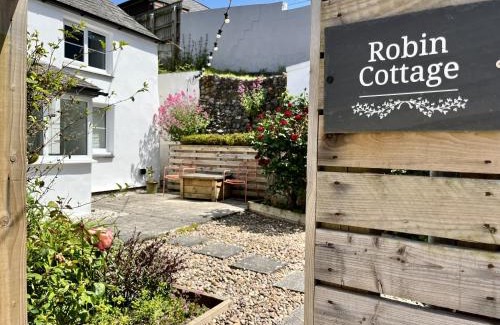 Perranporth House | Cozy Robin Cottage Steps from Perranporth Beach with Wifi