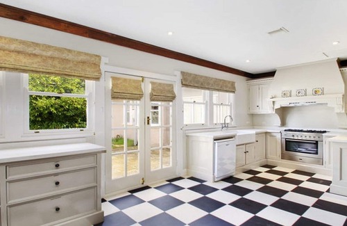 Moss Vale House | Robin Hill Manor – Inviting Country Home with Pool & Kitchen