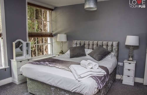 Rowlands Castle Hotel | Cozy Stay at Robin Hood Inn with Restaurant & Breakfast
