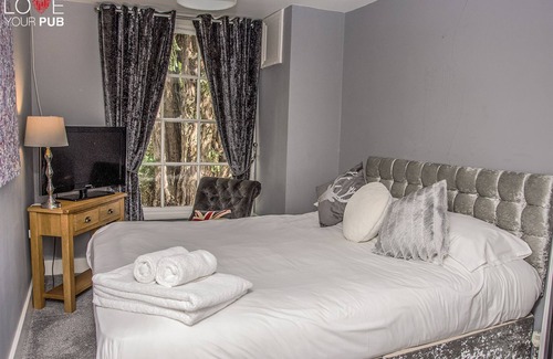 Rowlands Castle Hotel | Cozy Stay at Robin Hood Inn with Restaurant & Breakfast