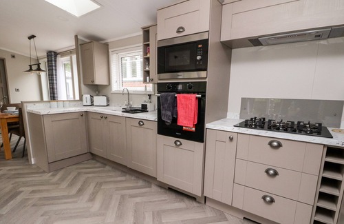 St Fillans Cottage | Family-Friendly ROBIN LODGE with Garden in St Fillans