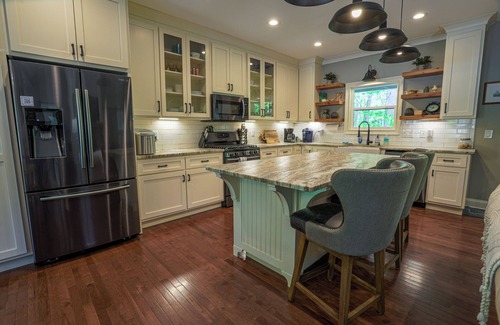 Dahlonega House | Discover Robin's Nest: 4 Beds, Hot Tub & Game Room!