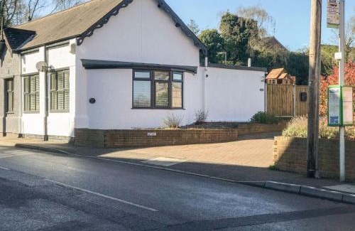 Sherwood Forest House | Discover Robins Nest: 4-Star Family & Pet-Friendly Retreat