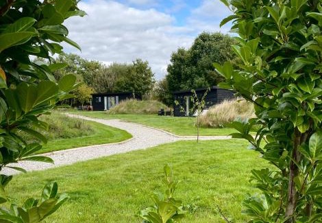 Foolow Apartment | Relax at Robin's Nest - Top Cabin for Families and Pets