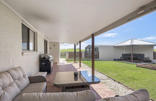 Empire Vale House | Robin's Place: Ideal for Fishing and Family Relaxation