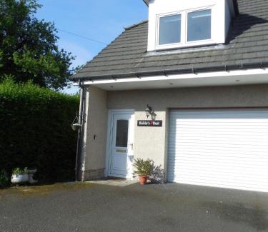 Auchterarder Apartment | Discover Robin's Rest: Family-Friendly Retreat with 9/10 Score