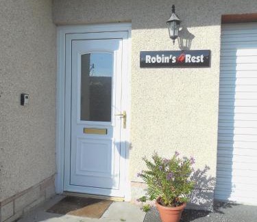 Auchterarder Apartment | Discover Robin's Rest: Family-Friendly Retreat with 9/10 Score