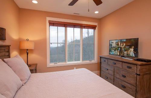 Deep Gap House | Relax at Robins Crest: Spa, Hot Tub & Family Friendly