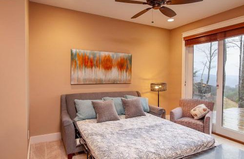 Deep Gap House | Relax at Robins Crest: Spa, Hot Tub & Family Friendly