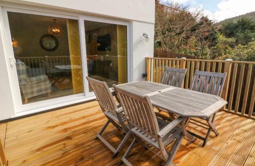 Hele House | Elegant Robins Downs: 4-Star Pet-Friendly Retreat