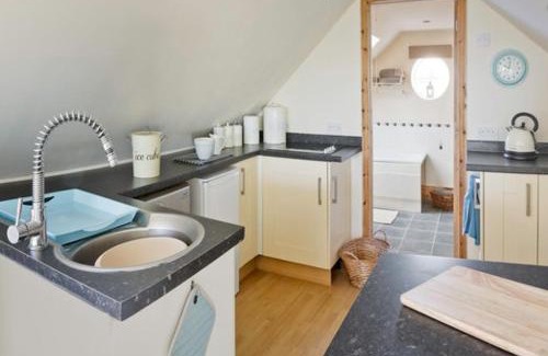 Frampton Apartment | Explore Robins Nest: A Top-Rated Retreat for Travelers!