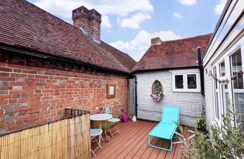 Billingshurst House | Family-Friendly Retreat at Robins Rest, Billingshurst