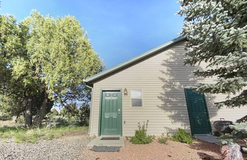 Mammoth Creek House | Idyllic Robins Roost: Ideal for National Parks Adventure