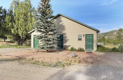 Mammoth Creek House | Idyllic Robins Roost: Ideal for National Parks Adventure