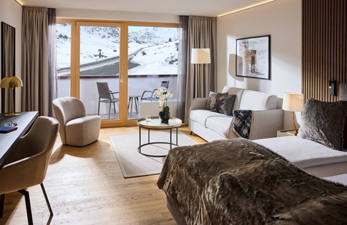 Zuers Hotel | Discover ROBINSON ALPENROSE ZÜRS: Family-Friendly Retreat