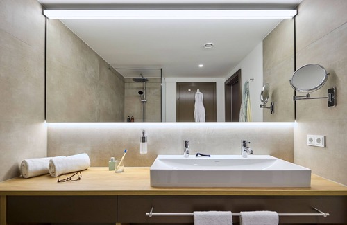 Zuers Hotel | Discover ROBINSON ALPENROSE ZÜRS: Family-Friendly Retreat