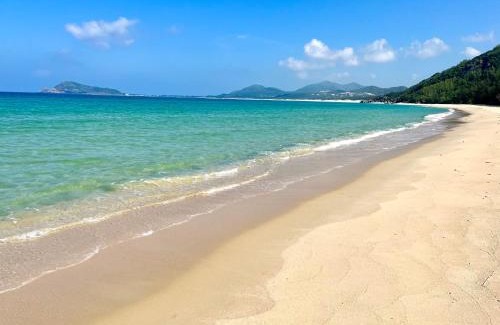 Phu Yen Hotel | Beachfront Robinson Bungalow with Ocean Views & Breakfast