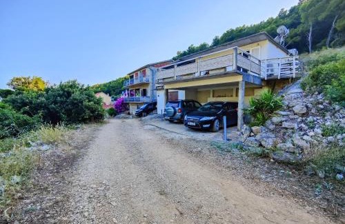 Bogomolje House | Robinson Dionis: Oceanfront Retreat with Perfect 10 Rating