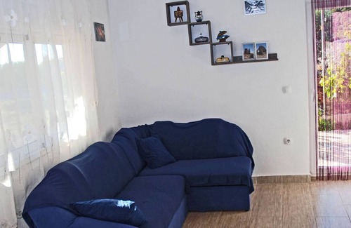 Tkon House | Robinson House Seaway with Pool: Ideal for Families