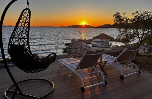 Tkon Villa | Robinson House Vitane: Top-Rated Oceanfront Retreat