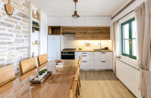 Tkon Villa | Robinson House Vitane: Top-Rated Oceanfront Retreat