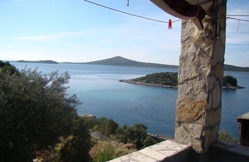 Tkon Apartment | Discover Robinson's Seaside Getaway in Beautiful Croatia