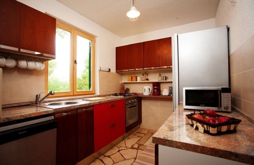 Cove Makarac (Milna) House | Robinson Style Tourism: Oceanfront Escape with Spa & Pool