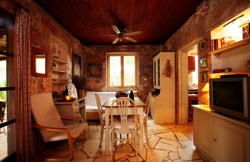Cove Makarac (Milna) House | Robinson Style Tourism: Oceanfront Escape with Spa & Pool