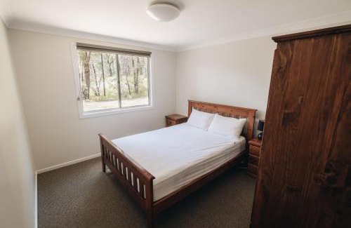 Boorook House | Robinsons Cabin: Guest Rated 10/10 with Kitchen Amenities