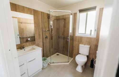 Boorook House | Robinsons Cabin: Guest Rated 10/10 with Kitchen Amenities