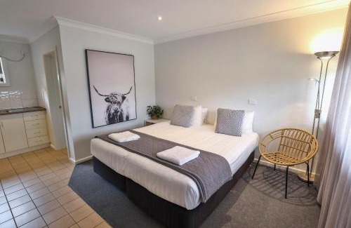 Robinvale Hotel | Experience Comfort at Robinvale Bridge Motel with Ocean Views