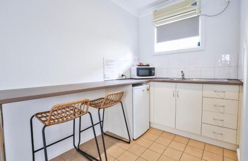 Robinvale Hotel | Experience Comfort at Robinvale Bridge Motel with Ocean Views