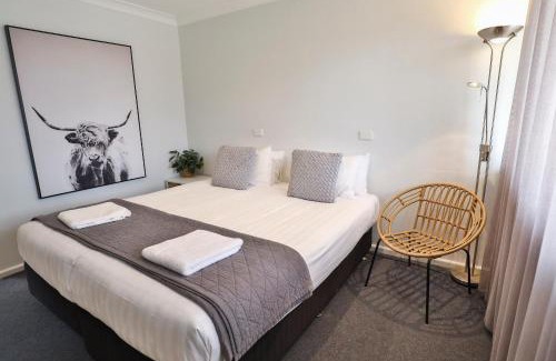 Robinvale Hotel | Experience Comfort at Robinvale Bridge Motel with Ocean Views