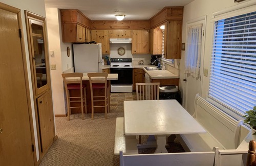 Alpine Cabin | Robison Family Cabin: Rated 9.2/10 with Spa & Kitchen