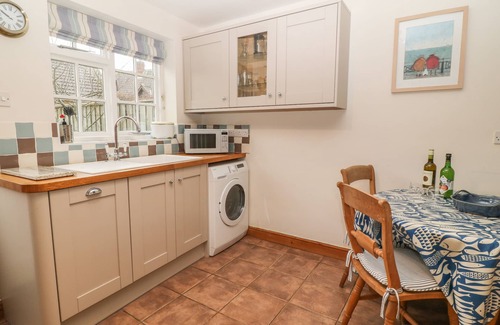 Otterton Cottage | Robyn Cottage: Cozy Pet-Friendly Retreat in Otterton