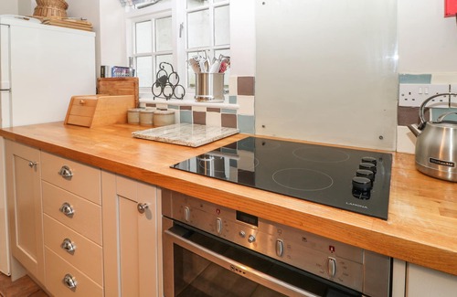 Otterton Cottage | Robyn Cottage: Cozy Pet-Friendly Retreat in Otterton