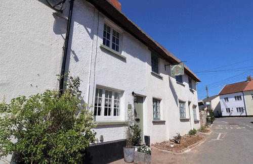 Otterton Cottage | Robyn Cottage: Cozy Pet-Friendly Retreat in Otterton