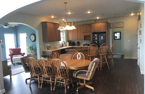 Wright City House | Robyn's Nest: Private Pool Retreat for 18 Guests
