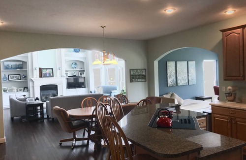 Wright City House | Robyn's Nest: Private Pool Retreat for 18 Guests