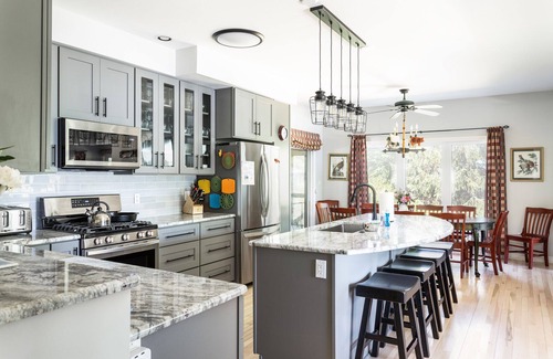 Northport House | Roby's Retreat: Immaculate 9 BR Beachfront Getaway