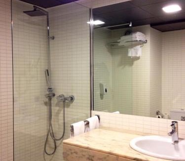 Avinguda de Carlemany Hotel | Discover Roc Blanc Hotel & Spa: 4-Star Retreat with Amenities