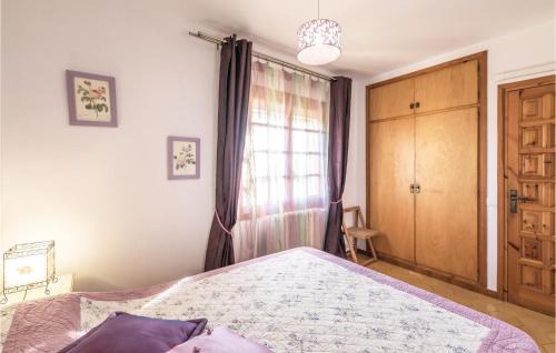 El Roc de Sant Gaieta House | Budget-Friendly Stay at Roc De San Gaiet - Pet & Child Friendly