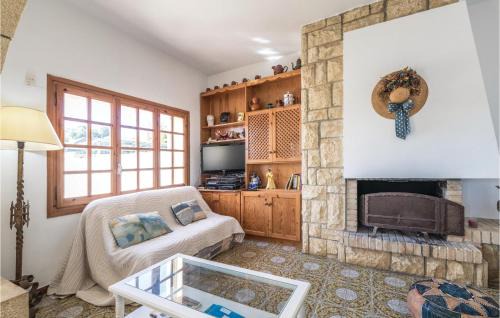 El Roc de Sant Gaieta House | Budget-Friendly Stay at Roc De San Gaiet - Pet & Child Friendly