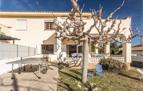 El Roc de Sant Gaieta House | Budget-Friendly Stay at Roc De San Gaiet - Pet & Child Friendly