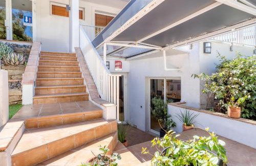Le Lavandou Hotel | Oceanfront Roc Hotel - 4-Star Retreat with Private Beach