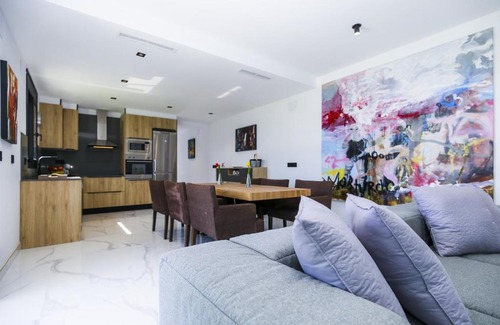 El Roc de Sant Gaieta Villa | Roc Planetcostadorada: Family-Friendly Escape with Pool