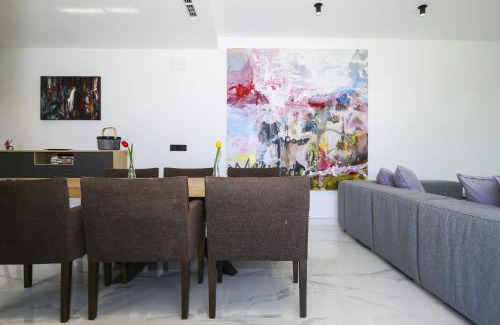El Roc de Sant Gaieta Villa | Roc Planetcostadorada: Family-Friendly Escape with Pool