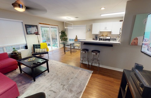 South Manchaca House | Relax at Roc's Austin Retreat with Pool & Breakfast Included