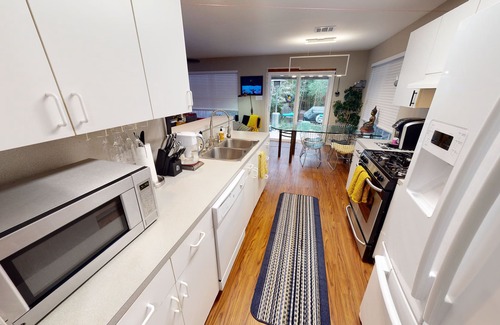 South Manchaca House | Relax at Roc's Austin Retreat with Pool & Breakfast Included