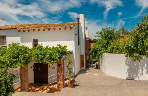 Alora House | Kid-Friendly Stay at Rocamadour Casa del Caminito - 4 Stars